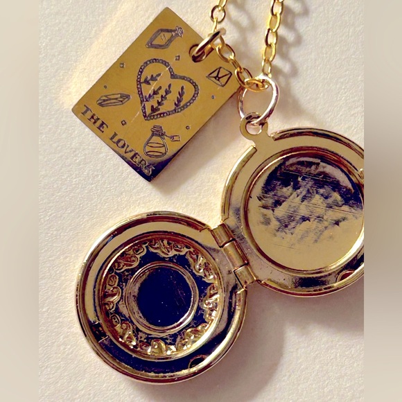 Necklace “The Lovers” card & Locket, Lacy floral design, NWOT goldtone chain 17” - Picture 3 of 7